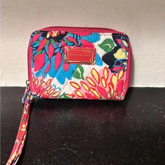 Tommy Hilfiger Wristlet/Wallet - Picture 1 of 4